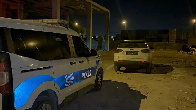 Sivas Caddesi'nde hareketli saatler: Plakasız sürücü polisten kaçtı...