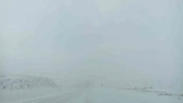 Sivas yolu trafiğe kapatıldı, araçlar kuyruk oluşturdu