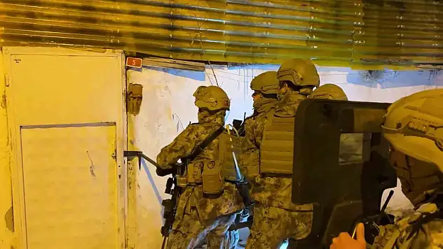 Sivas merkezli siber dolandırıcılık operasyonu, 18 şüpheliden 11'i tutuklandı