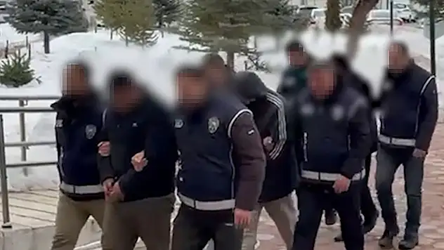 Sivas'ta 111 düzensiz göçmen ve 19 göçmen kaçakçısı hakkında işlem yapıldı
