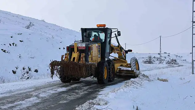 Sivas'ta yüzlerce yerleşim yerinin yolu ulaşıma kapalı