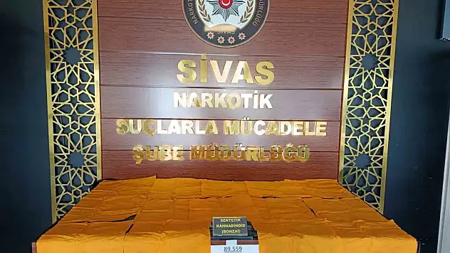 Sivas'ta binlerce adet kâğıda emdirilmiş yasaklı madde yakalandı