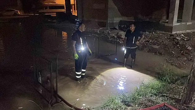 Sivas'ta ana hat su borusu patladı!