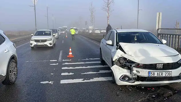 Sivas'ta buzlanma zincirleme kazaya neden oldu!