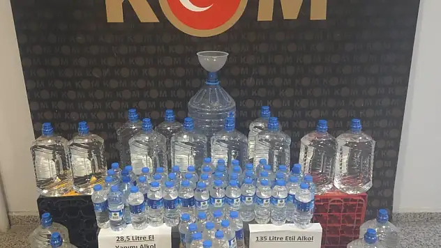 Sivas'ta el yapımı alkol üreten iş yerine operasyon!