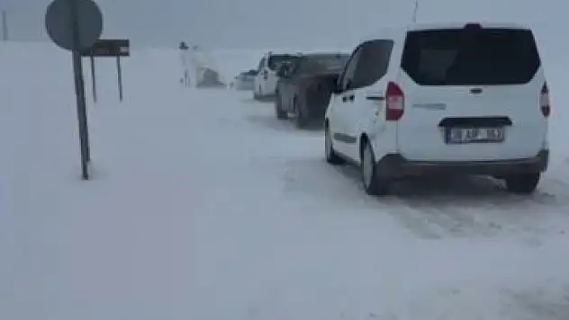 Sivas'ta etkili olan kar ve tipi vatandaşlara zor anlattı!