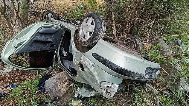 Sivas'ta feci kaza! Otomobil dereye uçtu: 1 çocuk hayatını kaybetti, 4 kişi yaralandı