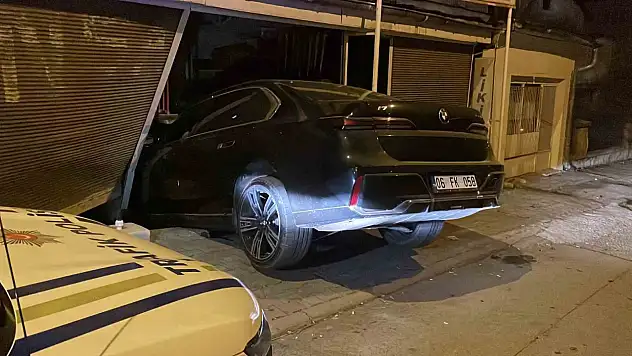 Sivas'ta fren ile gazı karıştırdı: Markete girdi