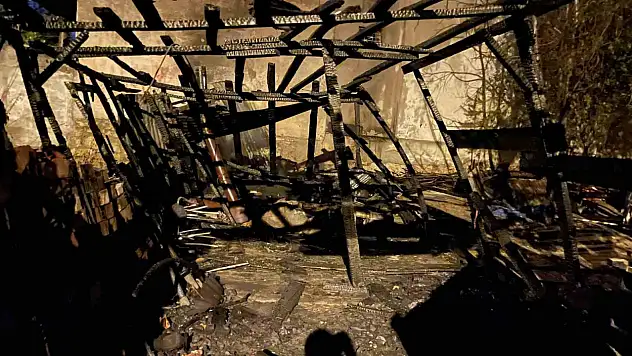 Tandırın bulunduğu garajda korkutan yangın