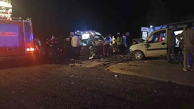 Sivas'ta feci kaza: 4'ü ağır 8 yaralı!