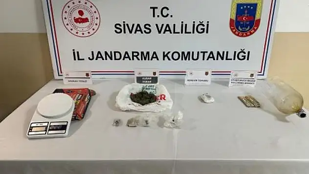 Sivas'ta uyuşturucu baskını: Aranan şahıs evde yakalandı