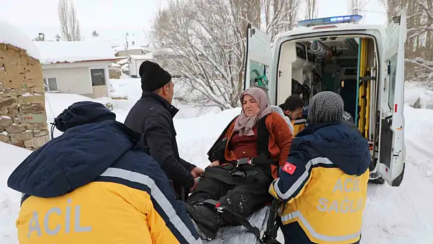 Kar engeline takılan hasta için ekipler seferber oldu