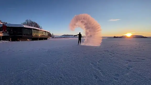 Sivas'ta kar ve dondurucu soğuk seyirlik görüntüler oluşturdu!