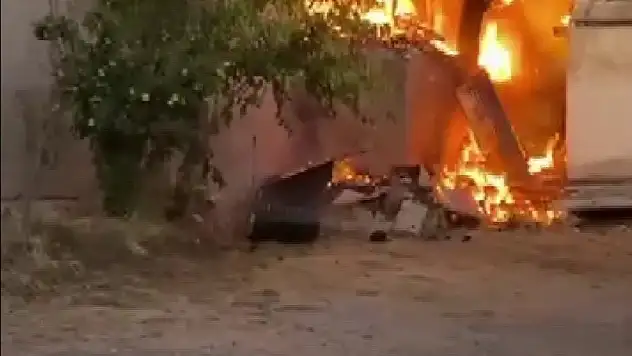 Korkutan yangında 2 ev, 1 ahır ve samanlık zarar gördü