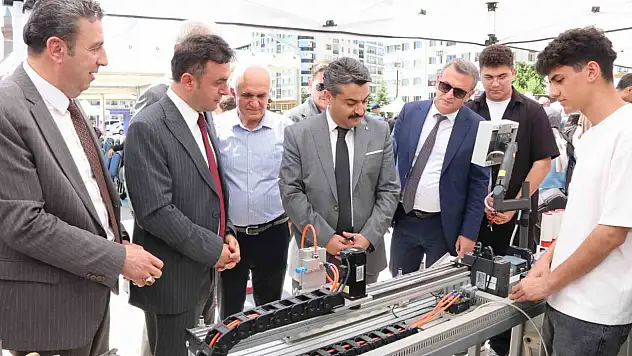 Sivas'ta 'Mesleki Eğitim Şenliği' yoğun ilgi gördü