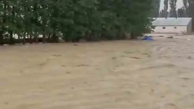 Köyde meydana gelen sel, maddi hasara yol açtı