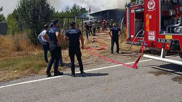 Sivas'ta müstakil ev yangında kullanılamaz hale geldi