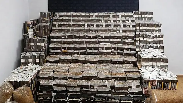 Sivas'ta iş yerine operasyon: On binlerce makaron ele geçirildi