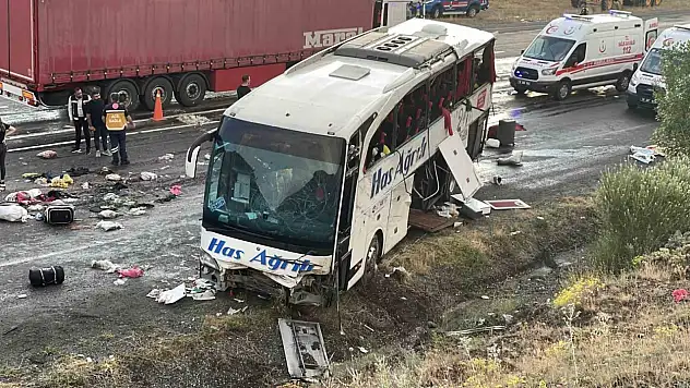 Otobüs kazasında vefat edenlerin kimlikleri belli oldu