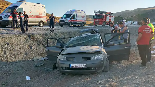 Sivas'ta otomobil şarampole yuvarlandı!