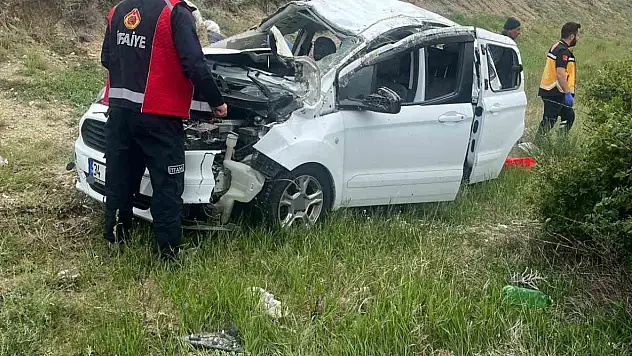 Sivas'ta otomobil takla attı: 5 kişi yaralandı