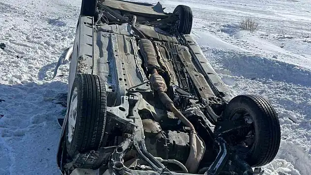 Sivas'ta trafik kazası: Araç takla attı araç içerisindeki 4 kişi yaralandı!