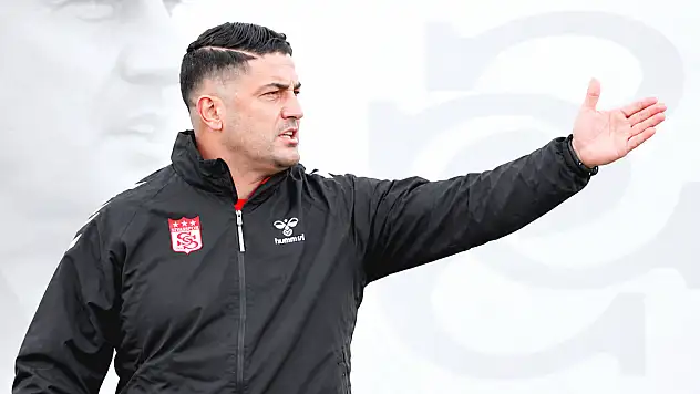 Sivasspor'da 10 yıl sonra yeniden! Taraftarlar ikiye bölündü