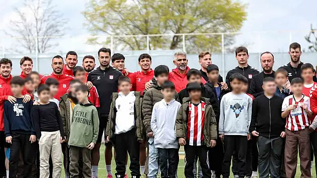 Sivasspor'dan çocuklara 23 Nisan etkinliği