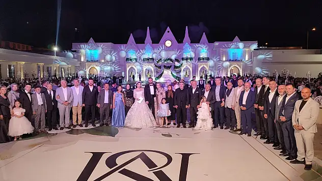 Siyaset ve iş dünyası Kayseri'deki düğünde bir araya geldi