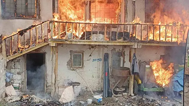 Soba bacası yangın çıkardı