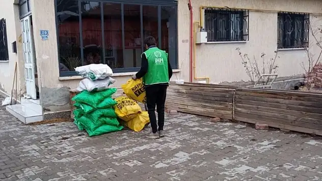 Soğuk bastırdı, yardım seferberliği başladı: Kayseri'de yüzlerce haneye destek