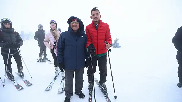 Soğuk hava, sıcak muhabbet: Başkan Büyükkılıç Erciyes'te