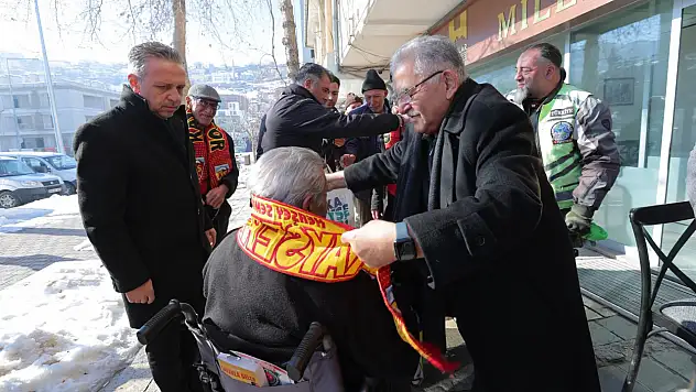Soğuk havada sıcak görüntüler! Başkan Büyükkılıç Kayserispor ile gönülleri ısıttı