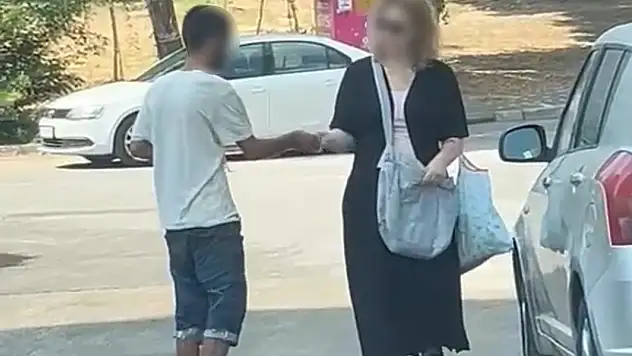 Sokak ortasında uçucu madde kullandı: Yol kesti!