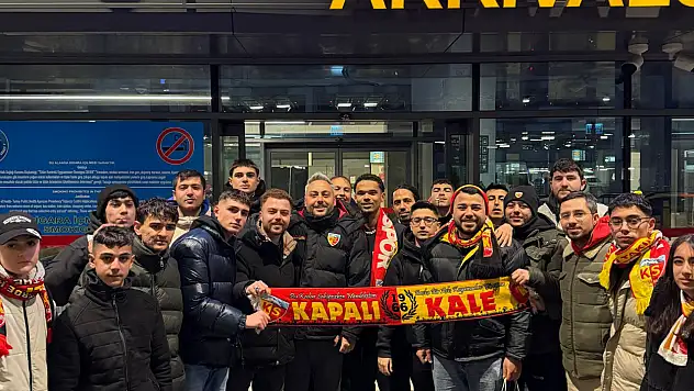 Son dakika! Kayserispor'un yeni transferi havalimanına indi! Taraftar karşıladı