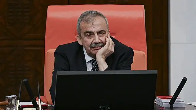 Son dakika... Sırrı Süreyya Önder hayatını kaybetti!