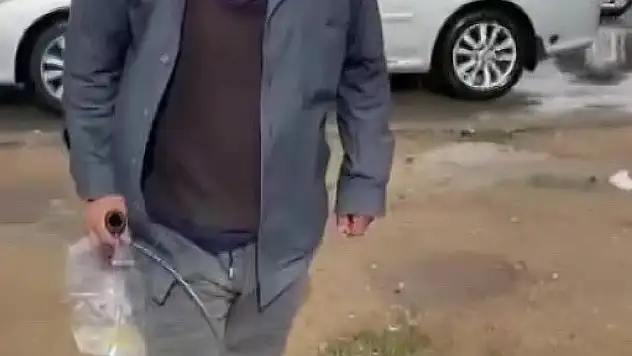 Dilencinin yaptığı şok etti - Sonda tüpüne bakın ne koymuş?