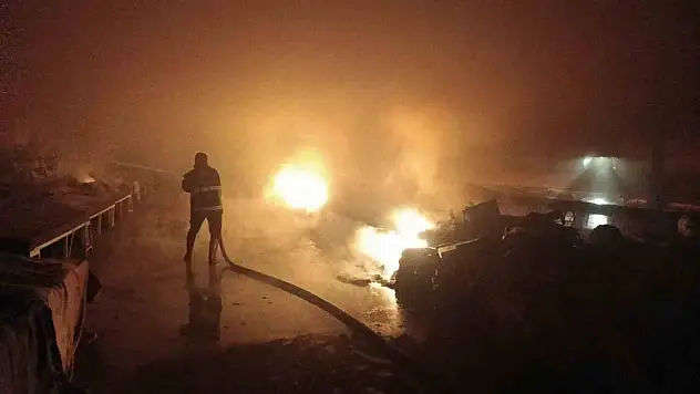 Semt pazarında yangın çıktı!