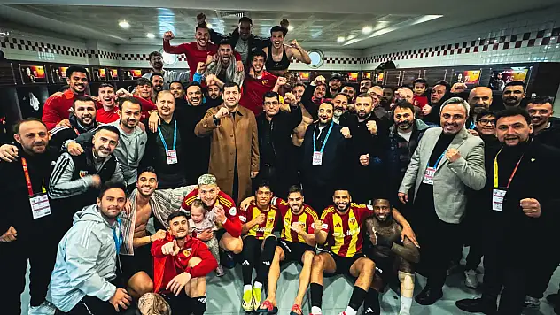 Soyunma odasında dikkat çeken gelişme! Kayserispor'da sevinç ikiye katlandı