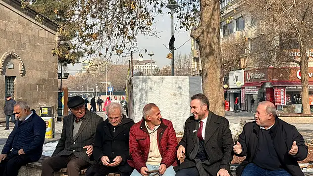 SP'li başkan sahaya indi: Emeklileri dinledi!