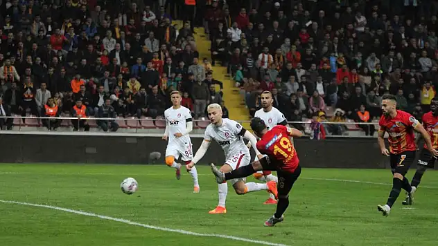Spor Toto Süper Lig: Kayserispor: 2 - Galatasaray: 0 (İlk yarı)
