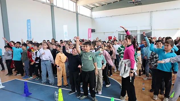 Sporun ve sporcunun dostu Kayseri Büyükşehir Belediyesi'nden 550 öğrenciyle büyük etkinlik!
