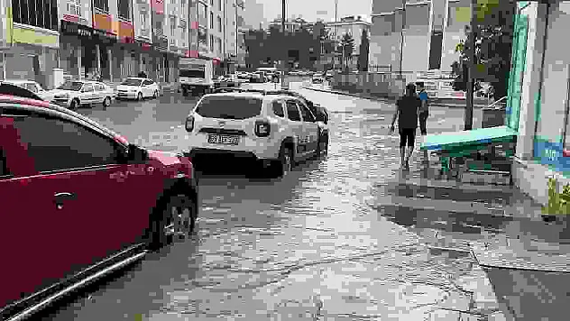 Suşehri'nde yollar göle döndü