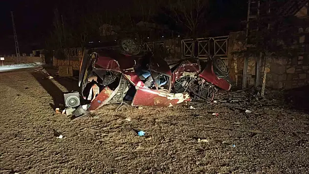 Sivas'ta otomobil takla attı: 2 kişi ağır yaralandı