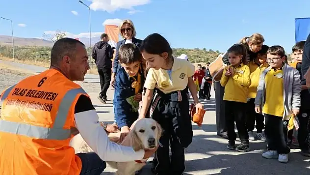 Talas Belediyesi'nden çocuklara hayvan sevgisini aşılayan etkinlik
