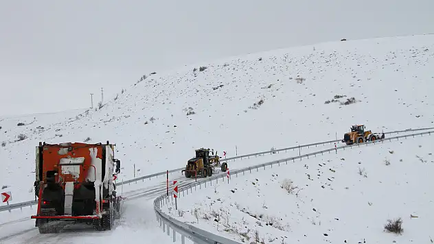 Talas Belediyesi, yoğun kar yağışında vatandaşı yalnız bırakmadı