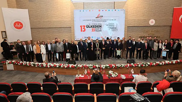 Talas'ta 13 ülkeyi buluşturan şiir şöleni: 33 şair Talas'ta bir araya geldi!