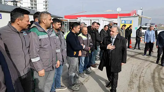 Ramazan ayına neşe katan Talas'ta Başkan Yalçın belediye personeliyle bayramlaştı