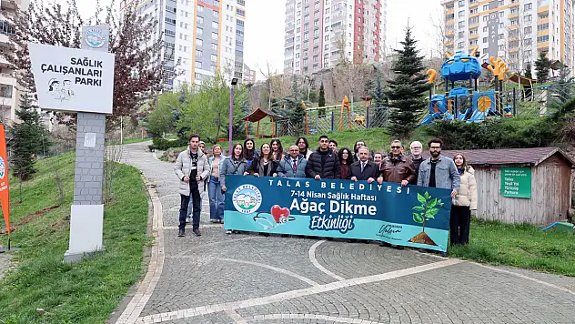 Talas'ta ERÜ'lü akademisyenler ve öğrenciler, Başkan Yalçın'la fidan dikti!