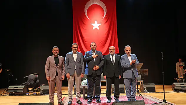 Talas'ta etkinlikler hız kesmedi! Necip Karakaya ilahileriyle manevi bir gece yaşattı
